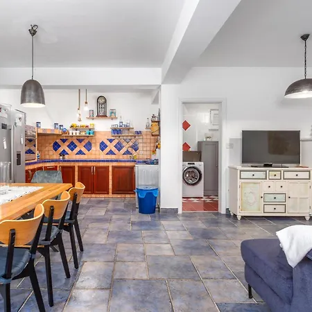 3 Bedroom Awesome In