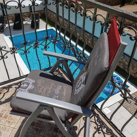 Feriehus 3 Bedroom Awesome In Kornić