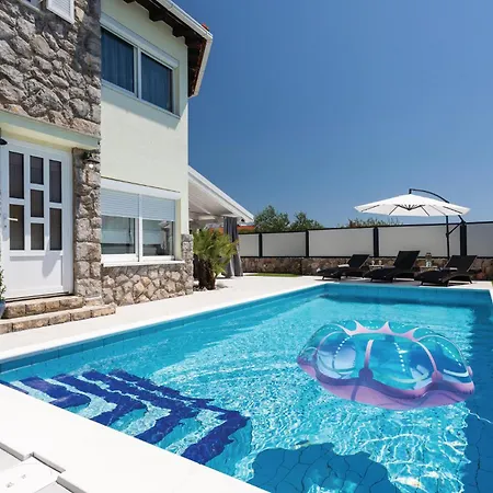 3 Bedroom Awesome In * Kornić