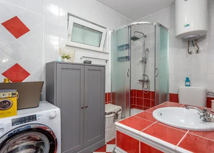 3 Bedroom Awesome In Semesterbostad Kornić