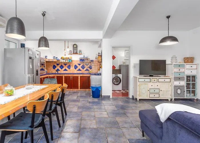 3 Bedroom Awesome In
