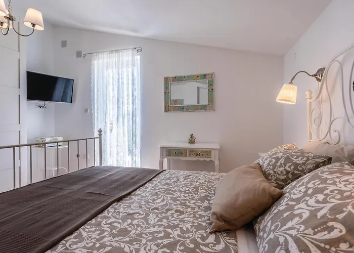 3 Bedroom Awesome In Semesterbostad