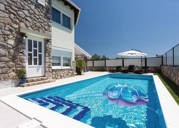 3 Bedroom Awesome In * Kornić